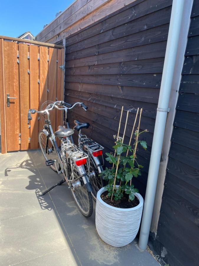 Bed and Breakfast Bed & Bike Gasthuus Texel Den Burg Esterno foto