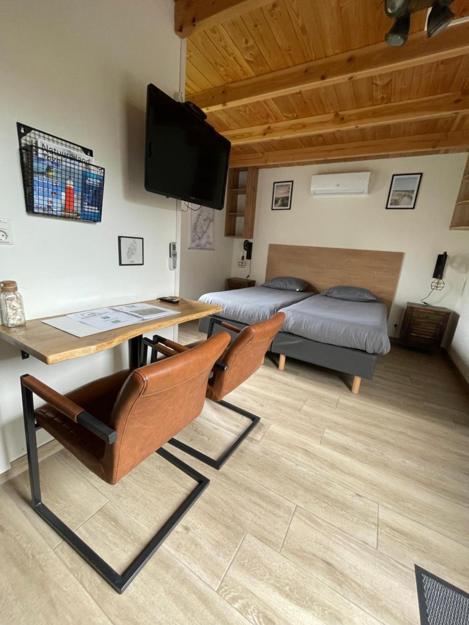 Bed and Breakfast Bed & Bike Gasthuus Texel Den Burg Esterno foto